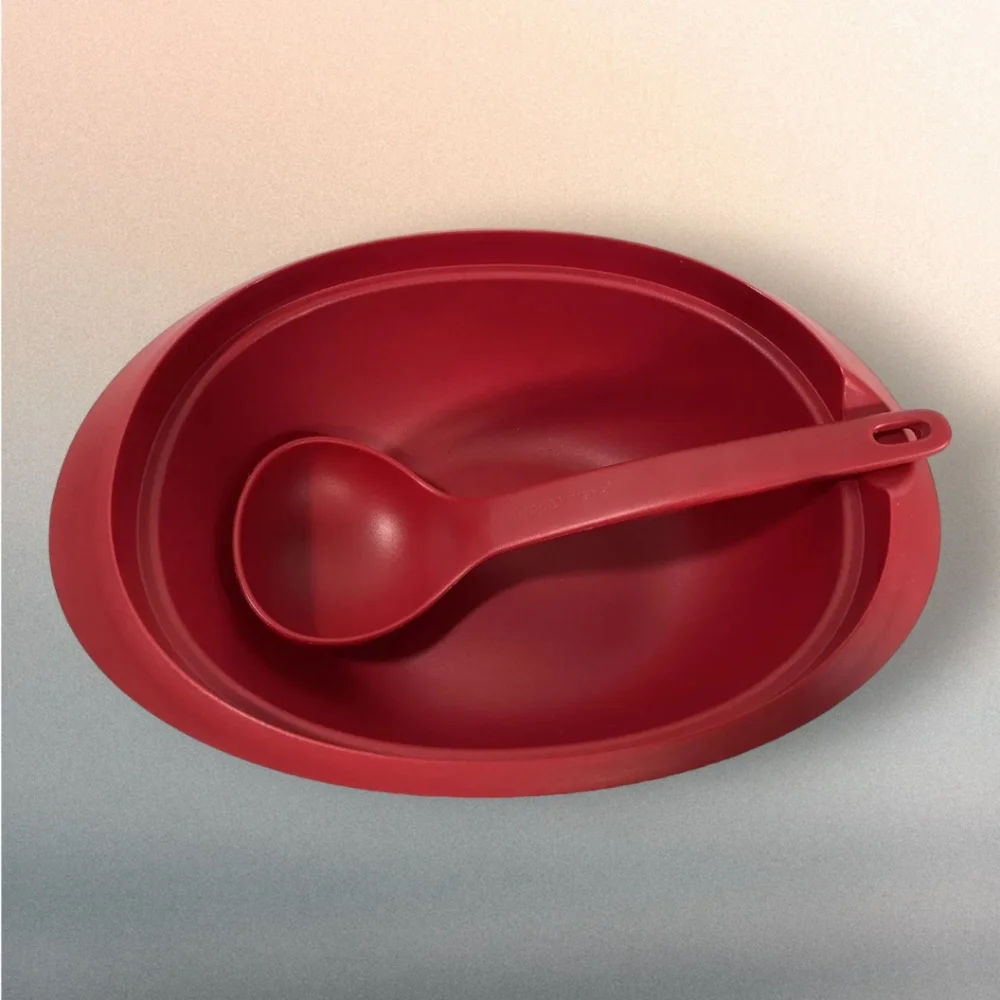 🆕️Tupperware Essentials Oval Serving Bowl & Spoon Red & White 7.5 Cup